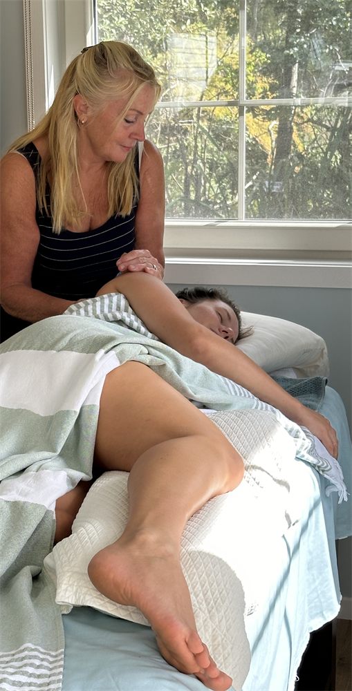 Pregnancy massage in the clinic